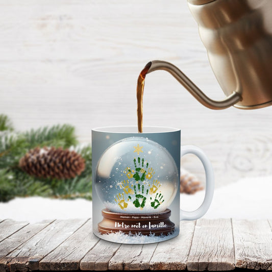 Mug personnalisé « Notre Noël en famille » – Empreintes de mains - Petite Sublime